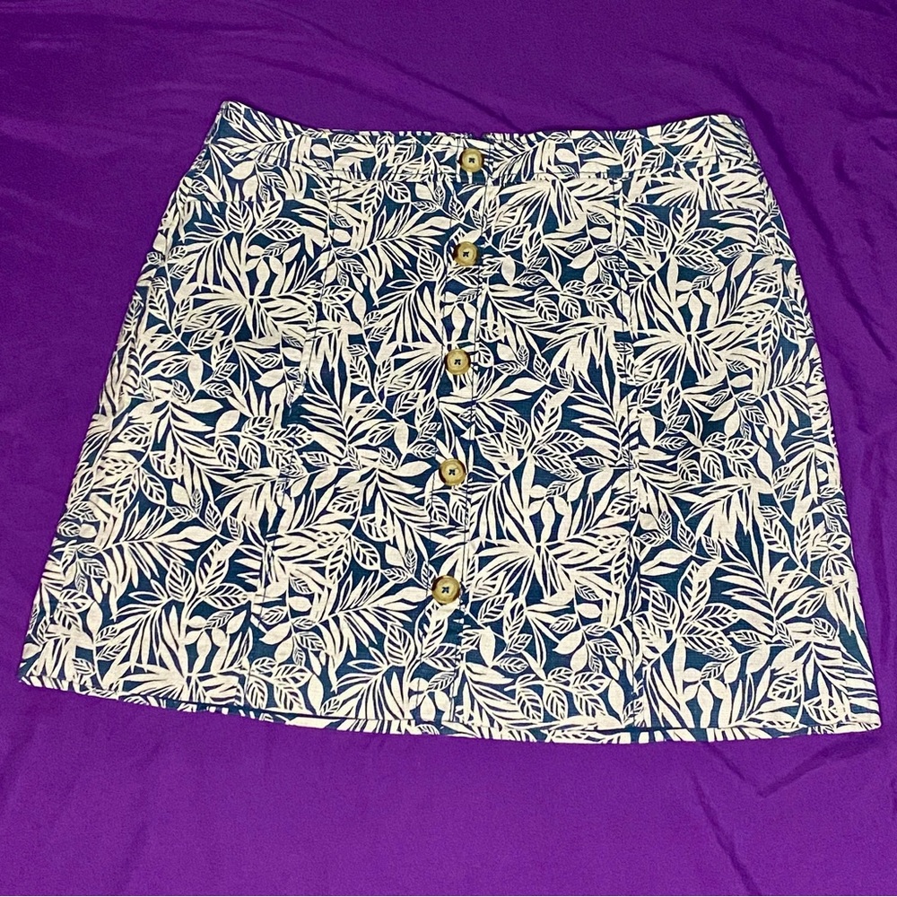 LOFT Blue and White Leaves Miniskirt. Size 12.